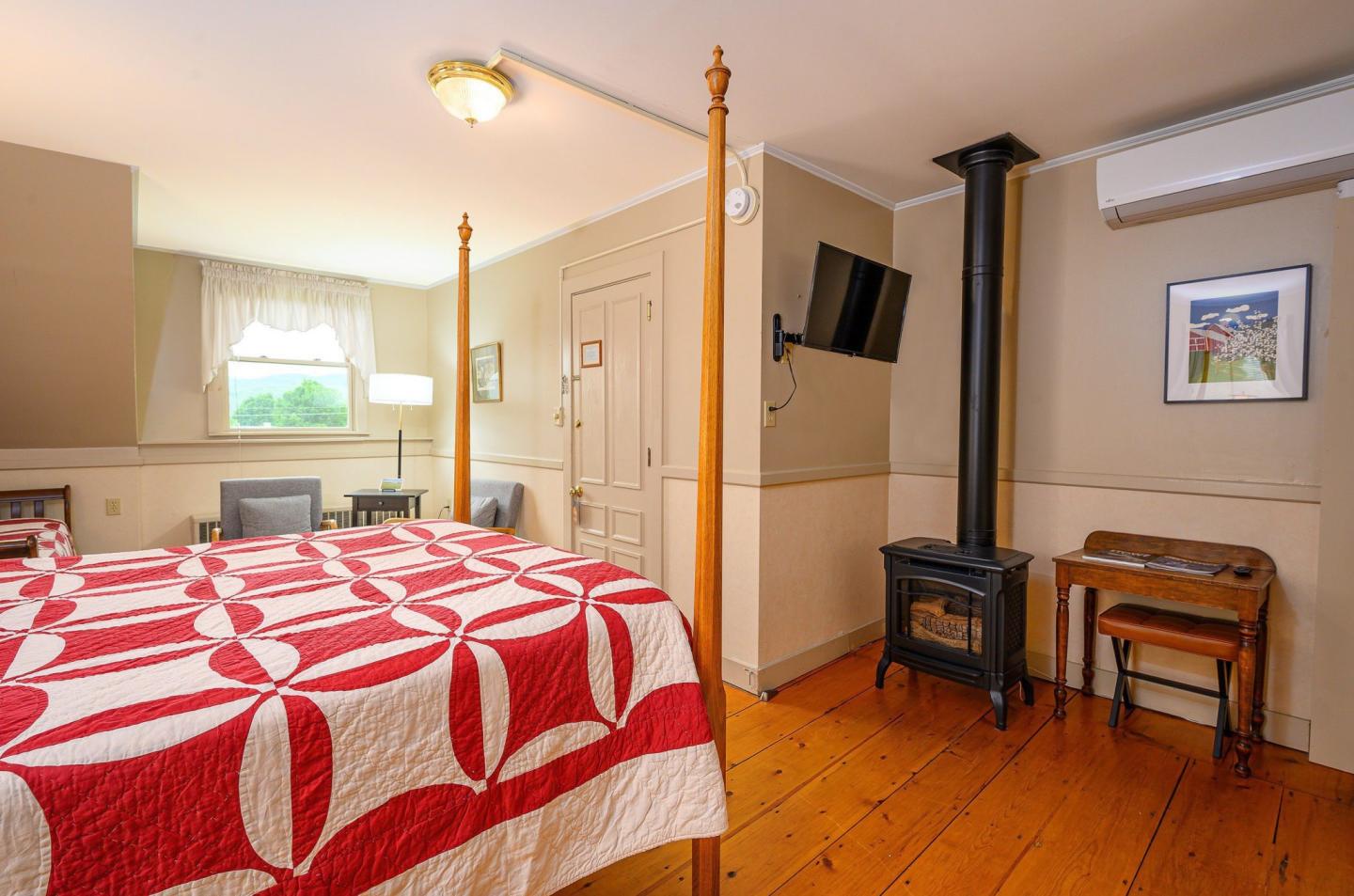 Brass Lantern Inn