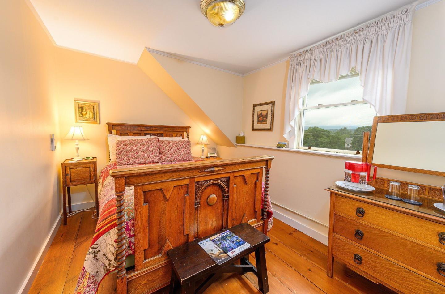 Brass Lantern Inn