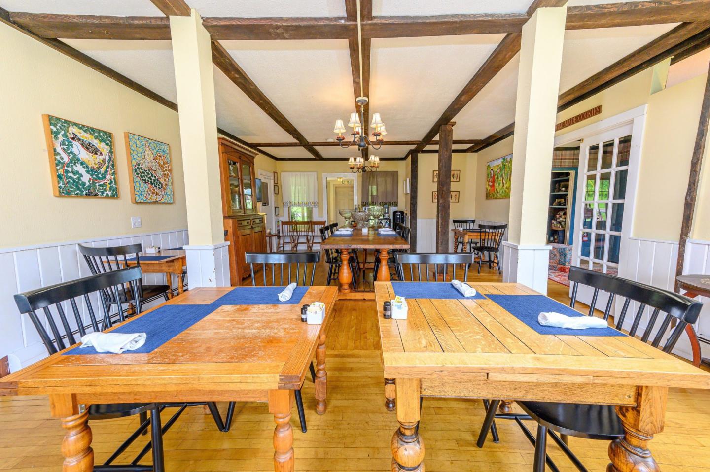 Brass Lantern Inn