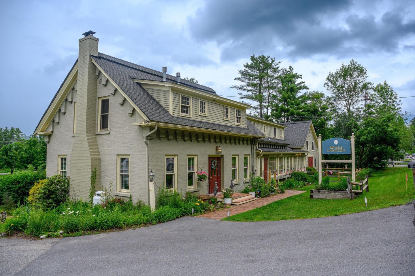 Brass Lantern Inn