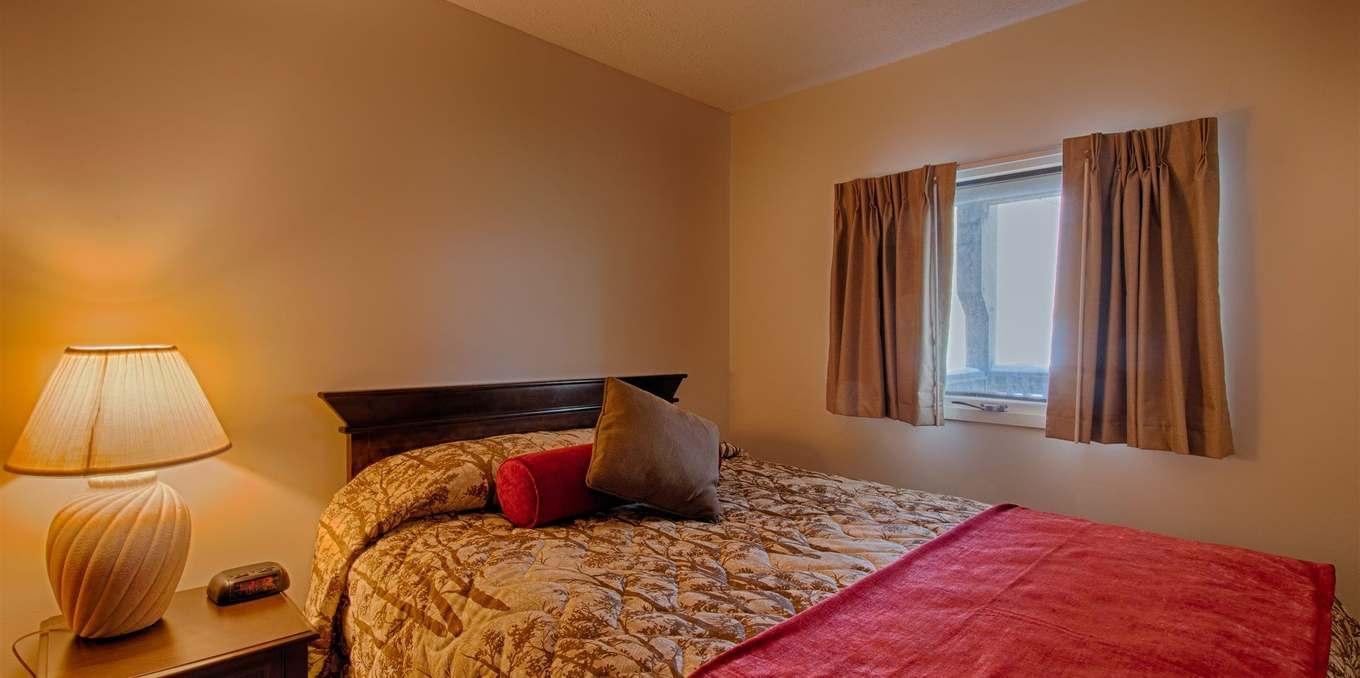 Sun & Ski Inn and Suites