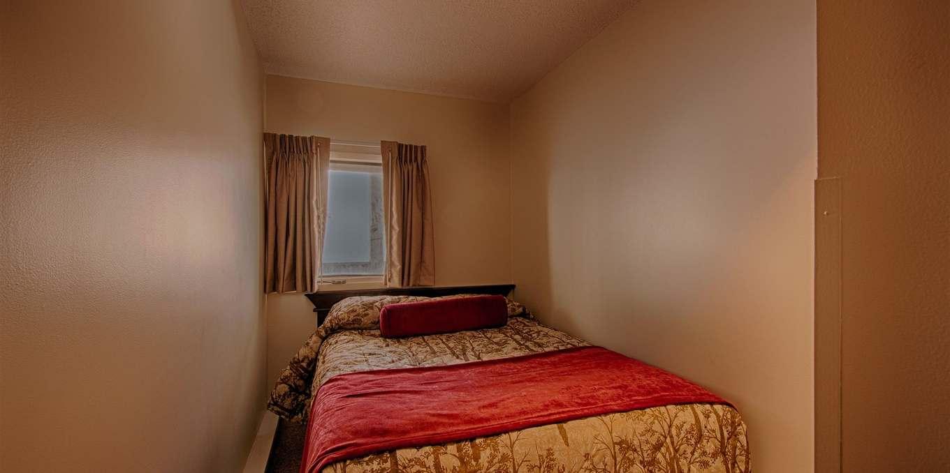 Sun & Ski Inn and Suites