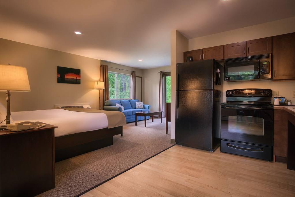 Sun & Ski Inn and Suites