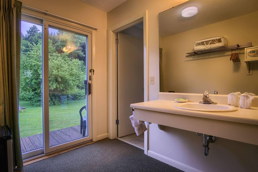 Sun & Ski Inn and Suites