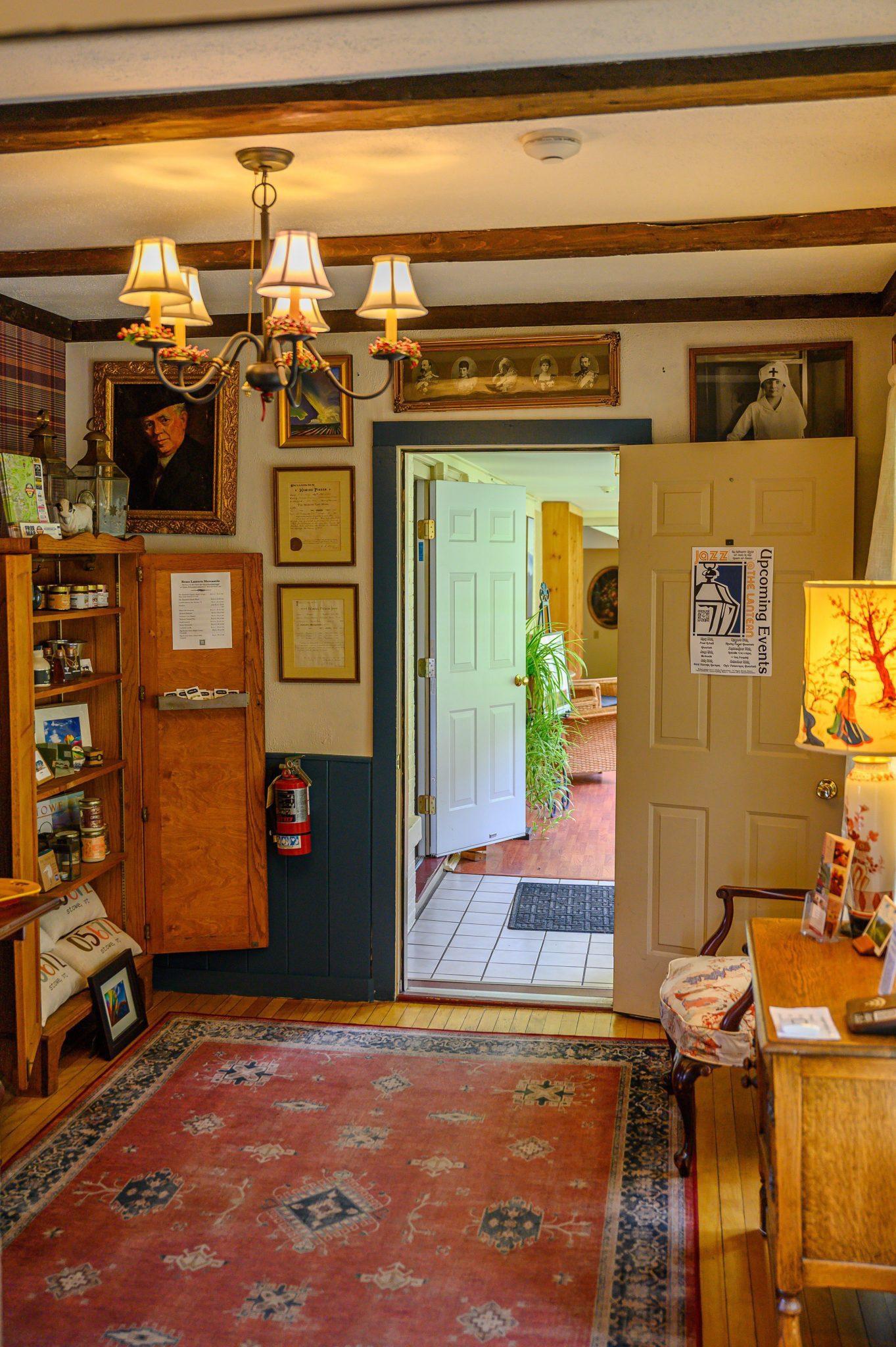 Brass Lantern Inn