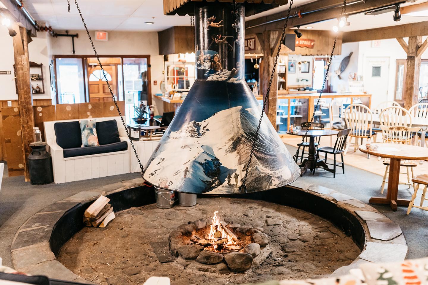 Round Hearth Café, Marketplace and Lodge