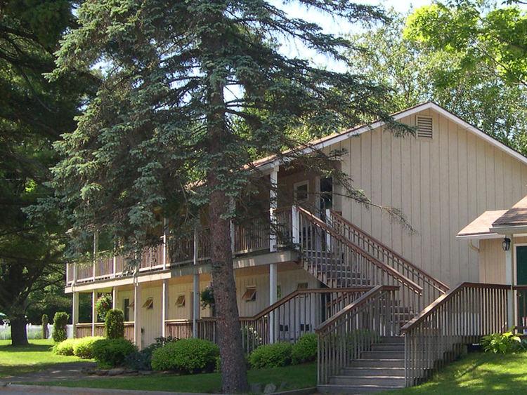 Stowe Motel exterior entrance to Value rooms