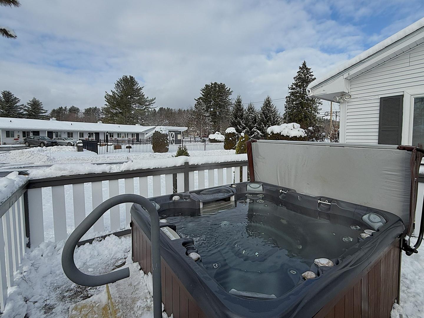 Stowe Motel outdoor hot tub in the winter