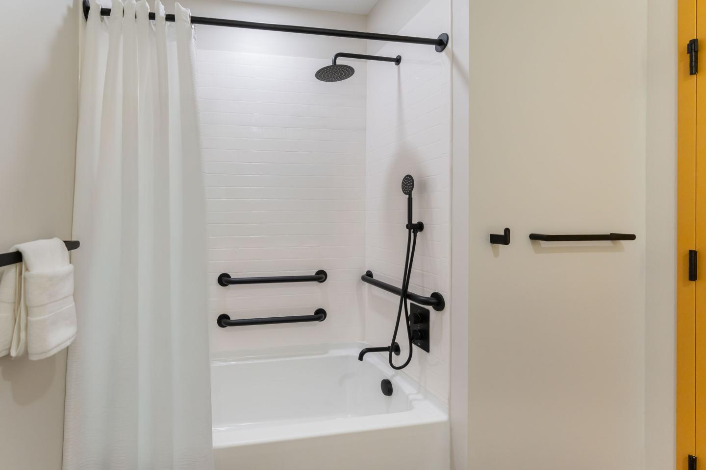 Signature Room - Accessible Bathroom