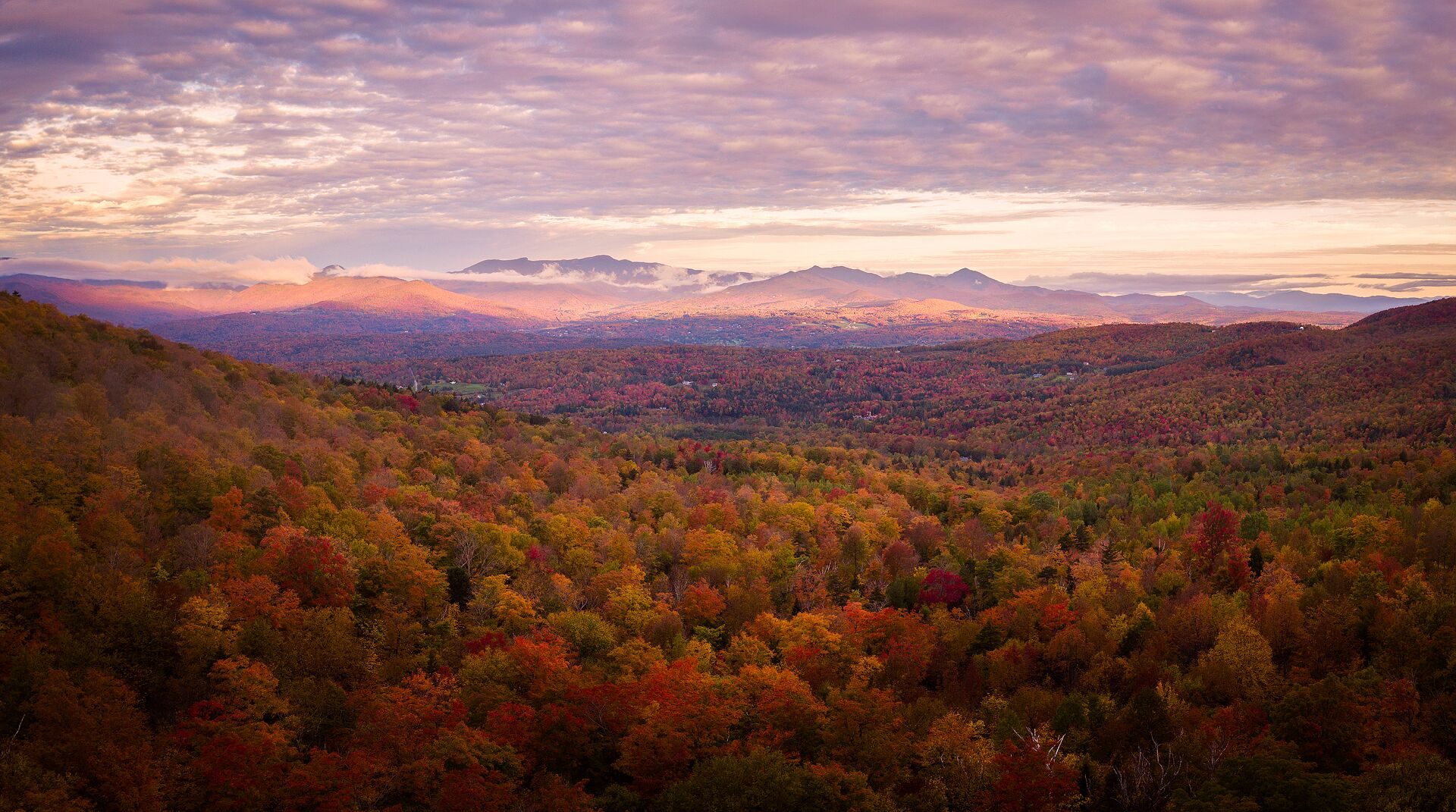 Stowe, Vermont Fall | Autumn in Vermont - Go Stowe